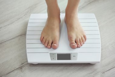 ölçeklerde ayakta bacaklar