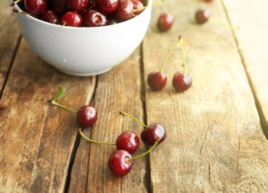 Taze Olgun Kiraz ile kase