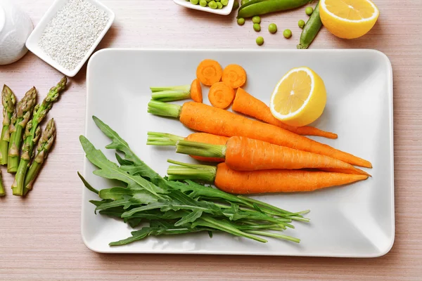 Carottes et légumes frais — Photo