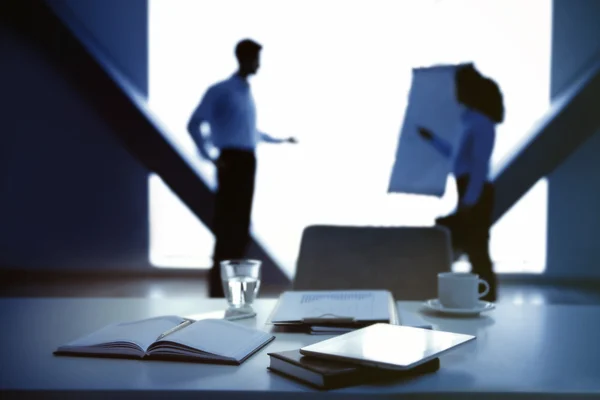 Posto di lavoro con tablet in conferenza — Foto Stock