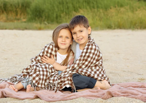 Dvě roztomilé děti — Stock fotografie