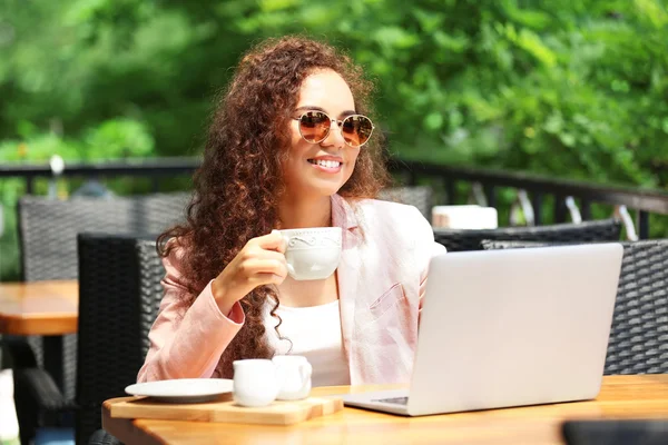 Woman with coffee working — Stock Photo, Image