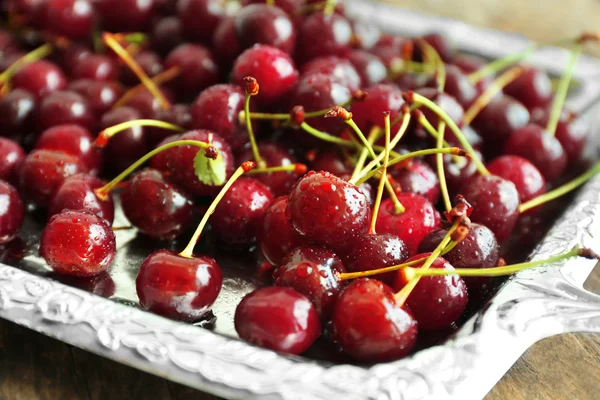 Old metal tray with ripe cherries — Stock Photo, Image