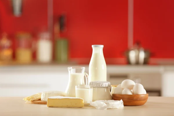 Produk susu di atas meja dapur — Stok Foto