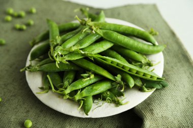 Taze yeşil bezelye plaka 