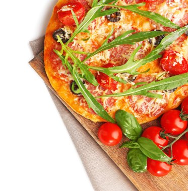 Sebze ve otlar ile güzel pizza 