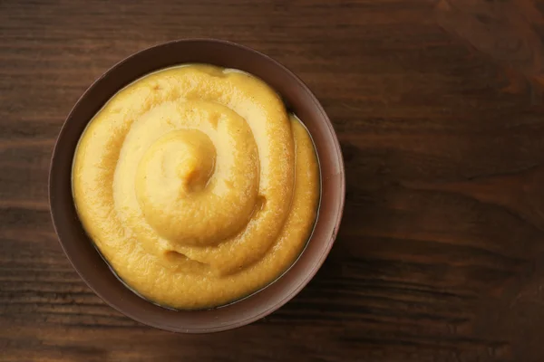 Bowl of fresh mustard — Stock Photo, Image