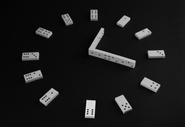 Domino saat şeklinde 