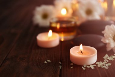 Güzel spa çiçeklerle ayarla 