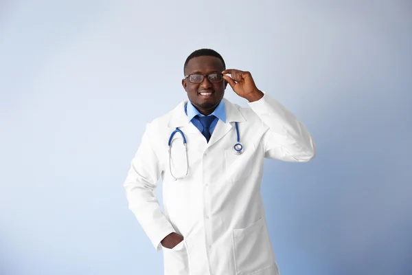 Médico profesional africano — Foto de Stock