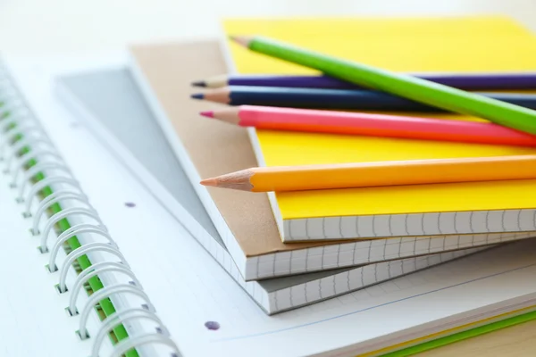 School notebooks en leveringen, close-up — Stockfoto