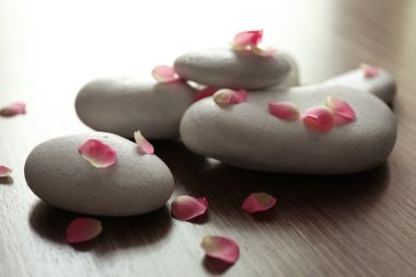 Spa taş yaprakları ile 