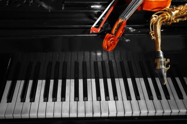 Saksafon ve piyano keman