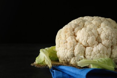 Arka plan üzerinde taze karnabahar