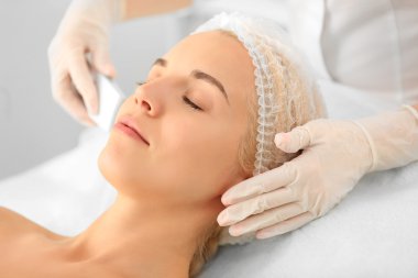 kadın ziyaret güzellik uzmanı