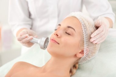 kadın ziyaret güzellik uzmanı