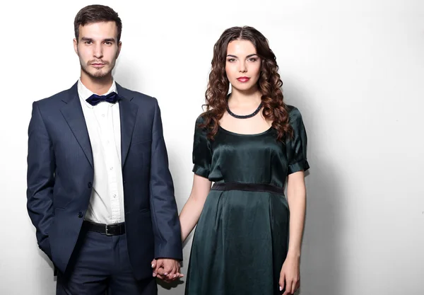 Elegante pareja joven — Foto de Stock