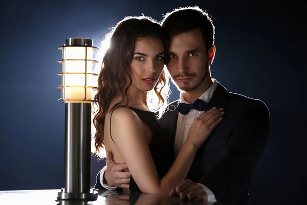 Jovem casal elegante — Fotografia de Stock