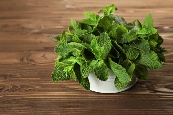 Fresh bunch of mint able — Stock Photo, Image