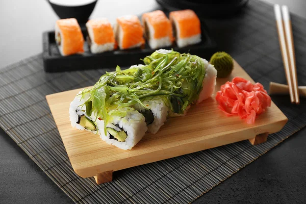 Zestaw Sushi roll i Imbir marynowany — Zdjęcie stockowe