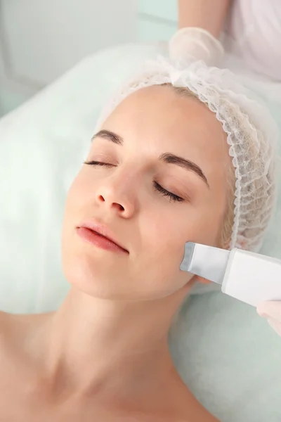 Woman visiting cosmetologist — Stock Photo, Image