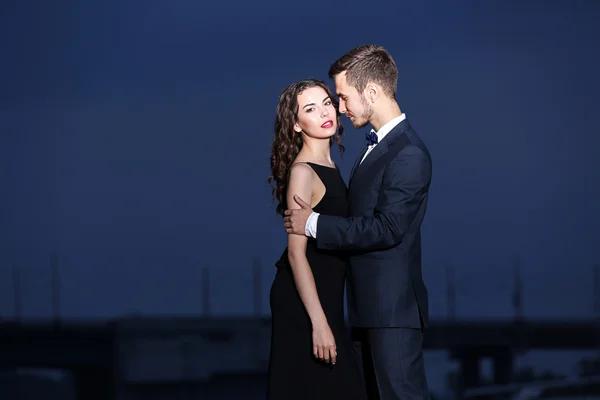 Joven pareja elegante — Foto de Stock