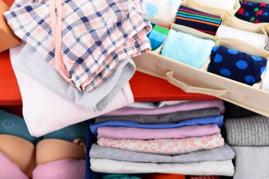 Göğüs katlanmış giyim