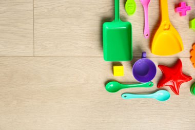 Çocuk oyuncakları. Düz yatıyordu