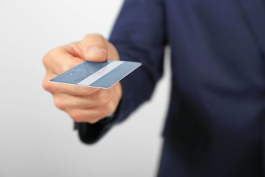 kredi kartı ile işadamı  