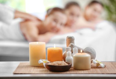 Spa kompozisyon ve kızlar 