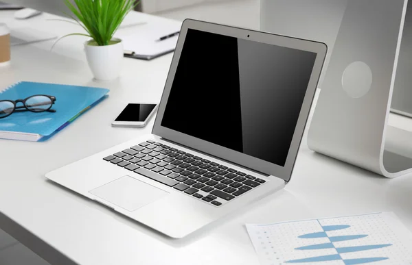 Laptop on white table — Stock Photo, Image