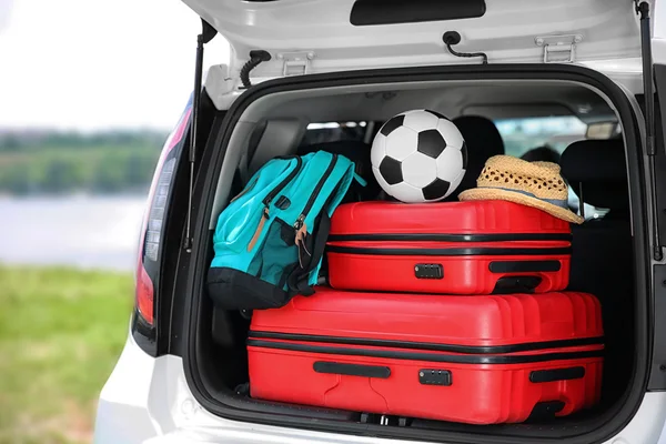 Car trunk with luggage — Stock Photo, Image