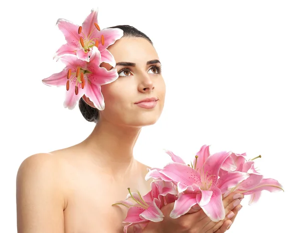 Bella donna con fiori di giglio — Foto Stock