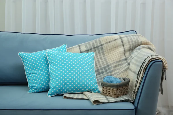 Cómodo sofá con almohadas —  Fotos de Stock