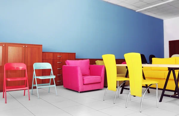 Kleurrijke meubels in interieur — Stockfoto