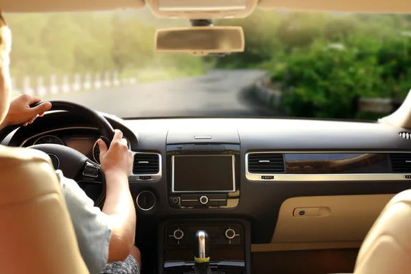 Hombre coche de conducción — Foto de Stock