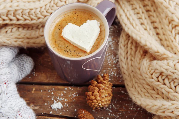 Xícara de café com marshmallow — Fotografia de Stock