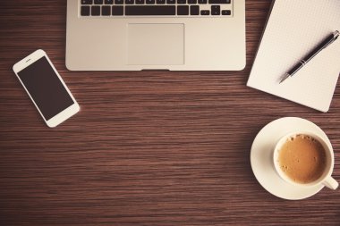 Ofis Masaları, düz yatıyordu