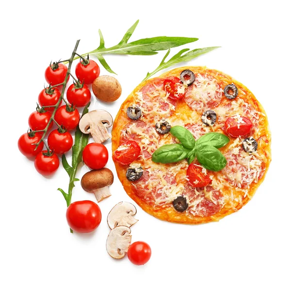 Pizza deliciosa com legumes — Fotografia de Stock