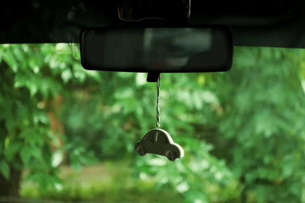 Ambientador colgando en el coche — Foto de Stock