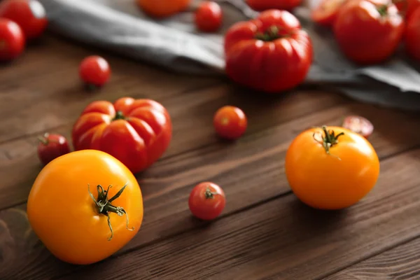 Composição rústica de tomates — Fotografia de Stock