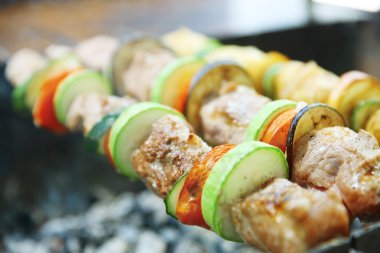 Taze Barbekü yanıyor