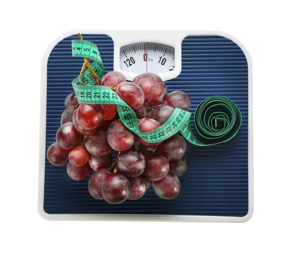 Bathroom scale with grapes — Stock Photo, Image