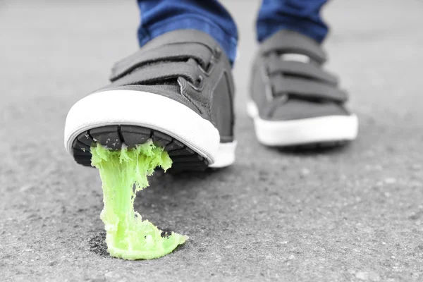 Foot stuck into chewing gum — Stock Photo, Image