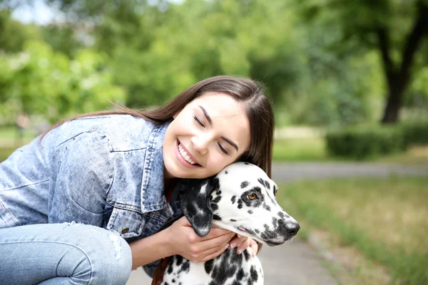 Eigenaar met Dalmatische hond — Stockfoto