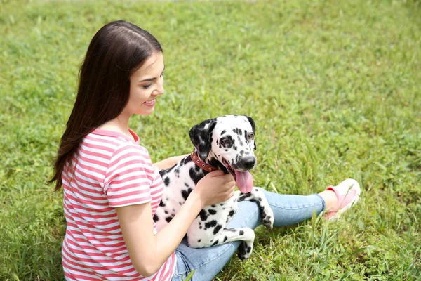 Eigenaar met Dalmatische hond — Stockfoto