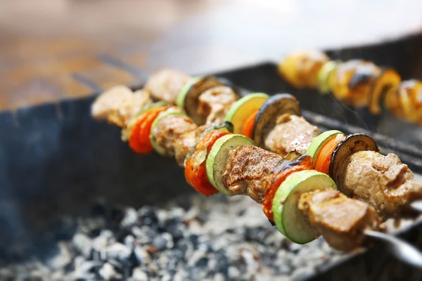 Fresh barbecue on fire — Stock Photo, Image