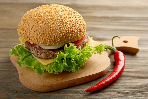 Hambúrguer fresco de perto — Fotografia de Stock