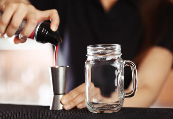 Woman hands making cocktail — Stock Photo, Image