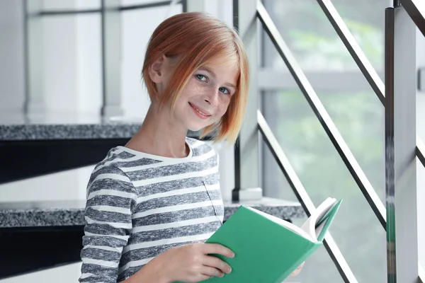 Cute girl reading book — Stock Photo, Image